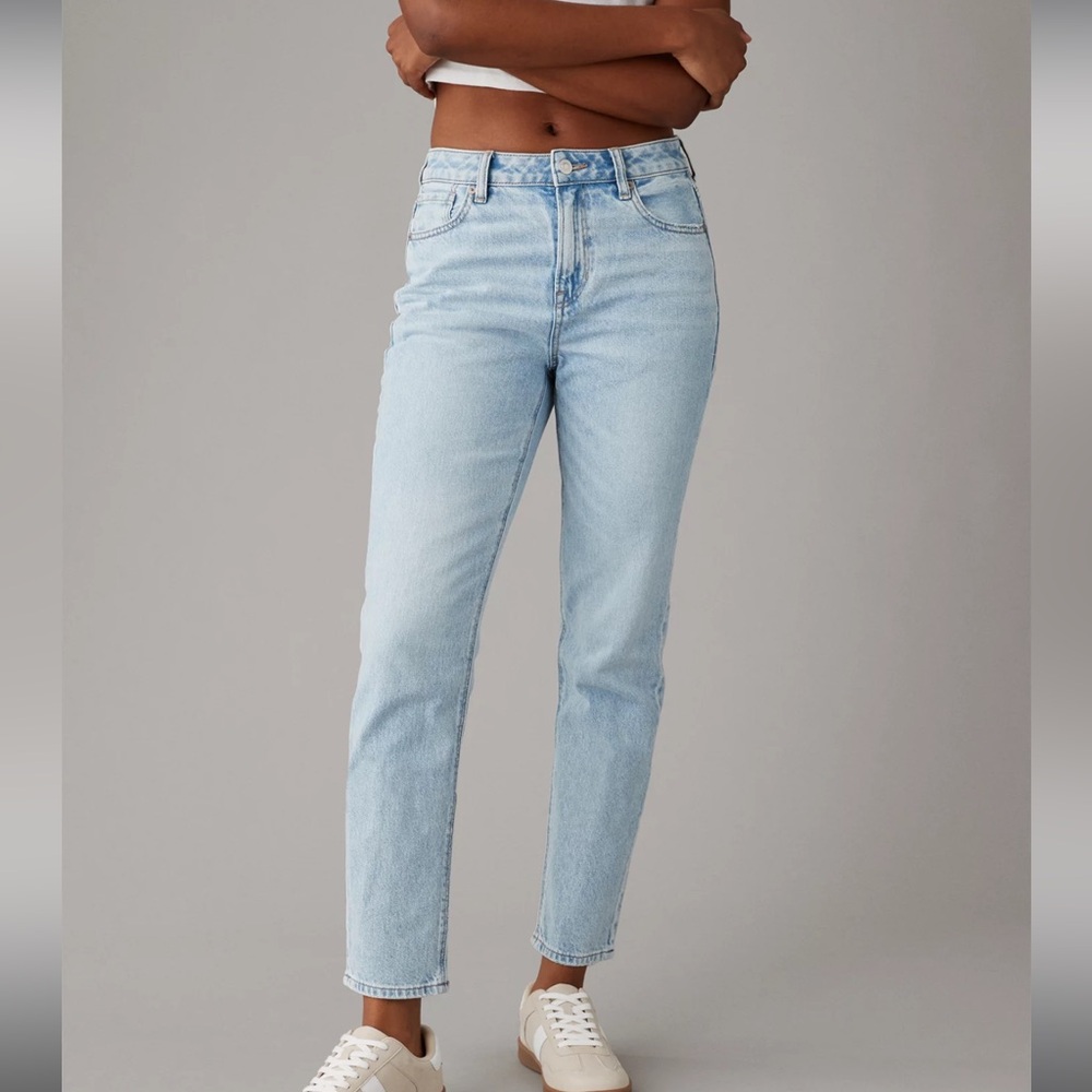 American Eagle Strigid Mom Jeans Size 00